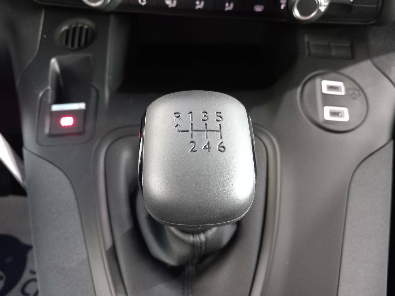 Foto Peugeot Rifter 12