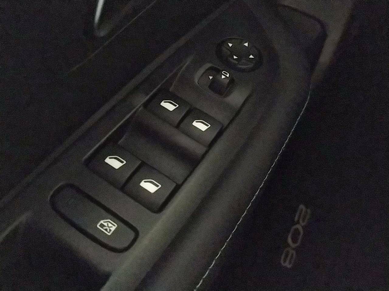 Foto Peugeot 208 28