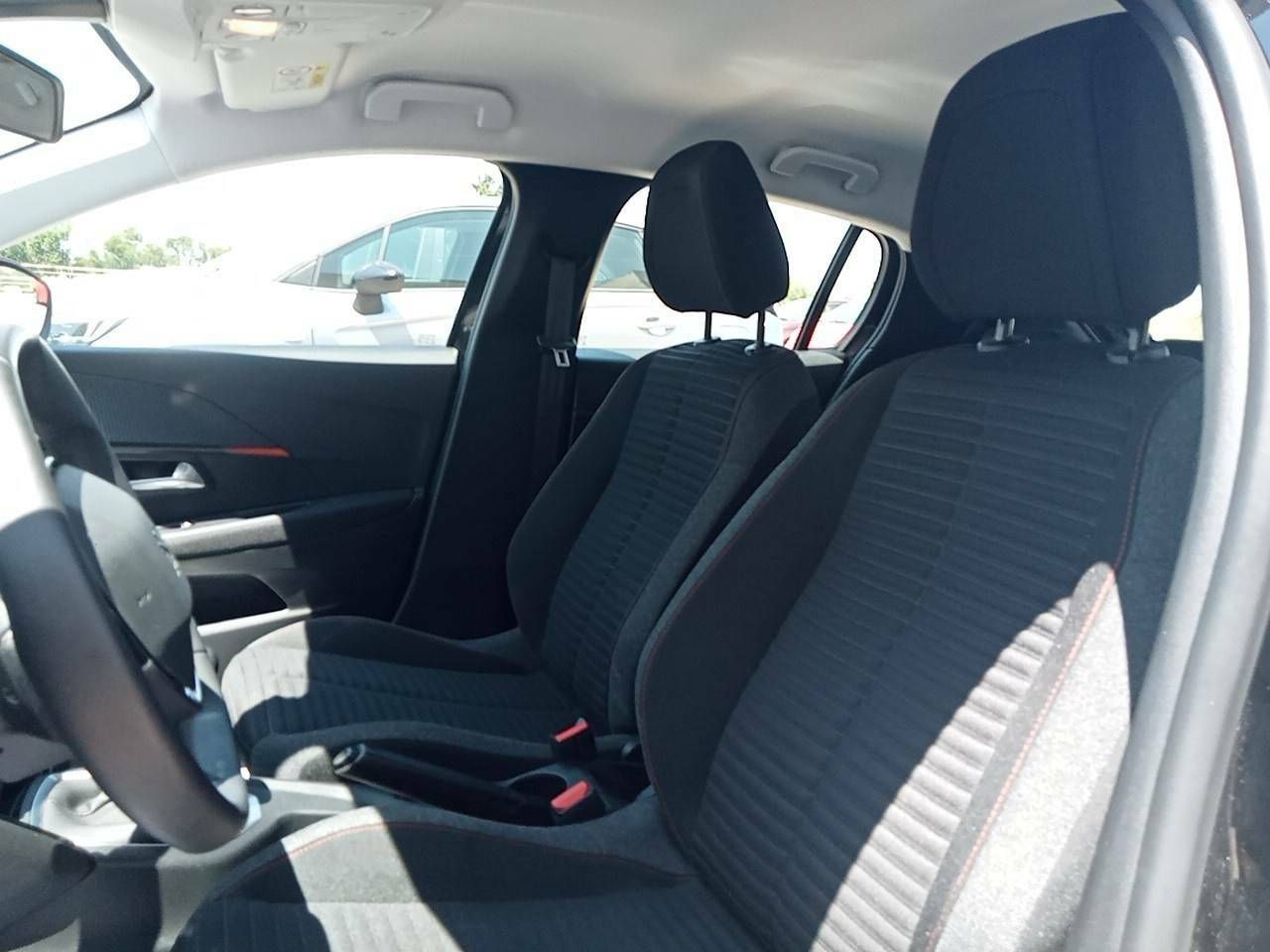 Foto Peugeot 208 16