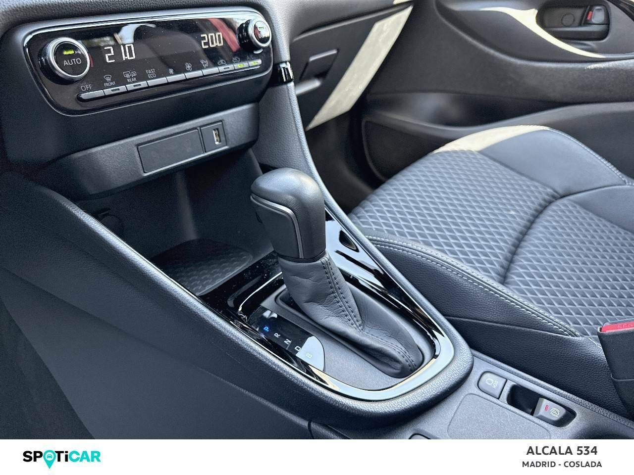 Foto Toyota Yaris 16