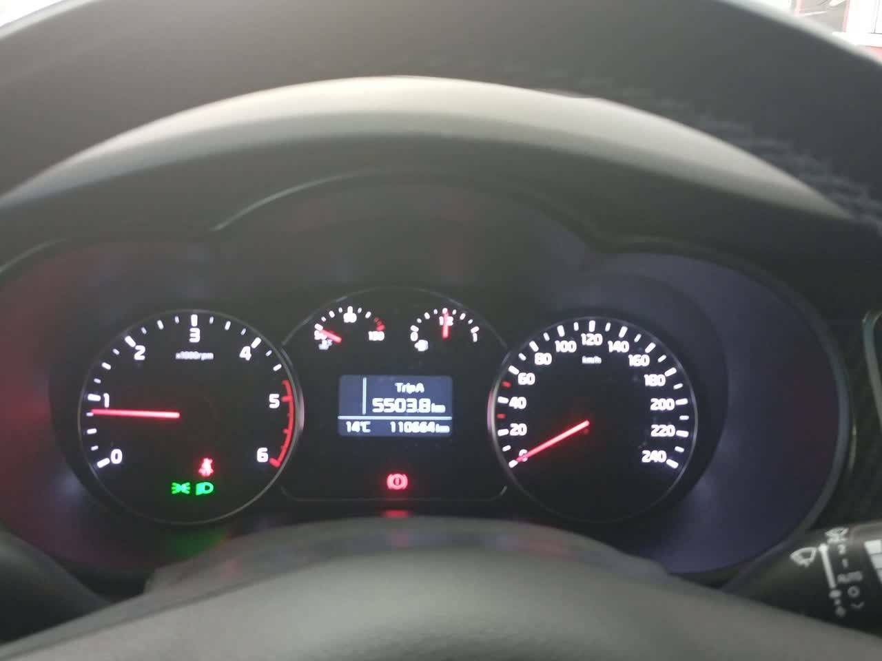 Foto Kia Carens 11