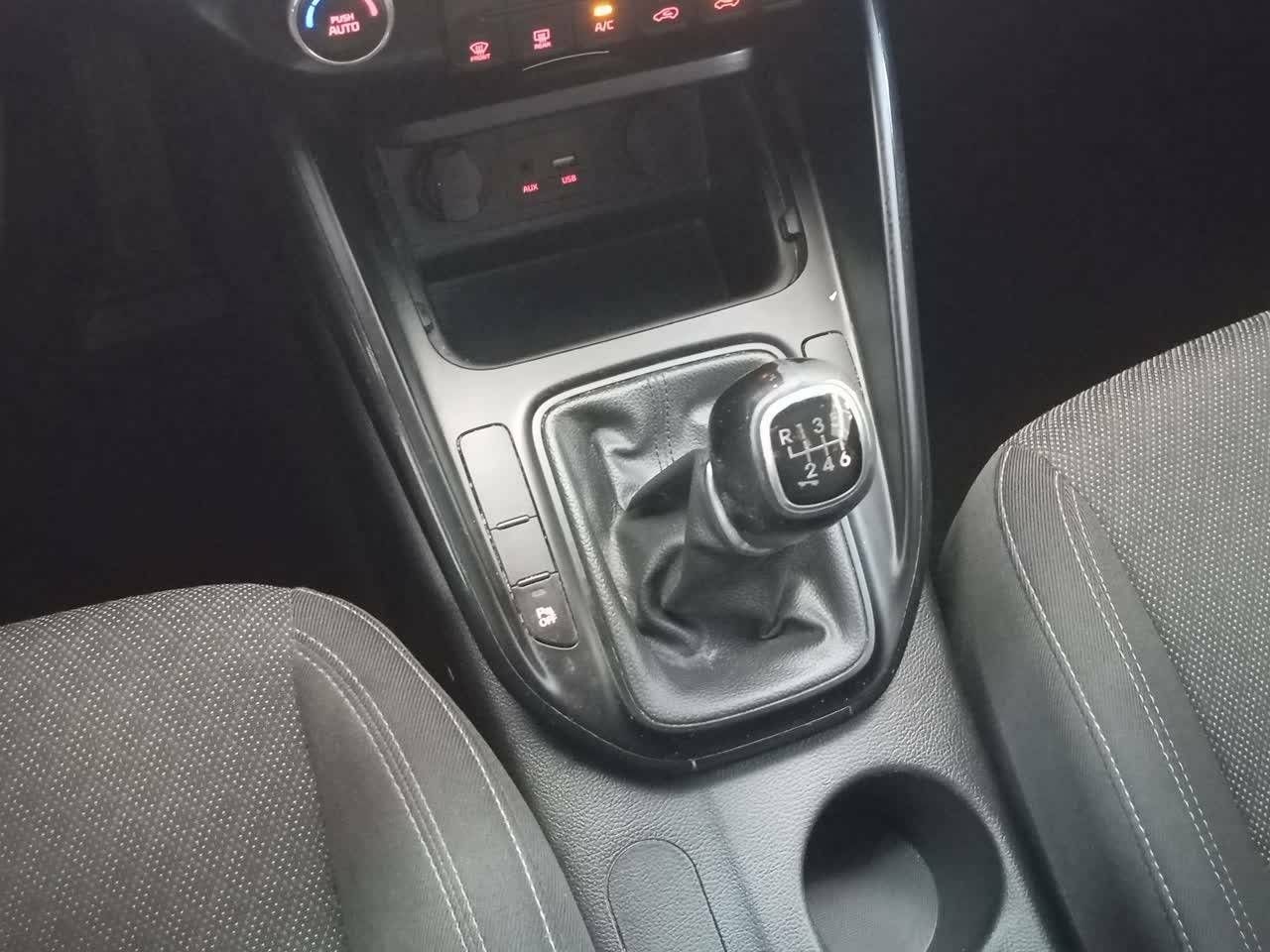 Foto Kia Carens 13