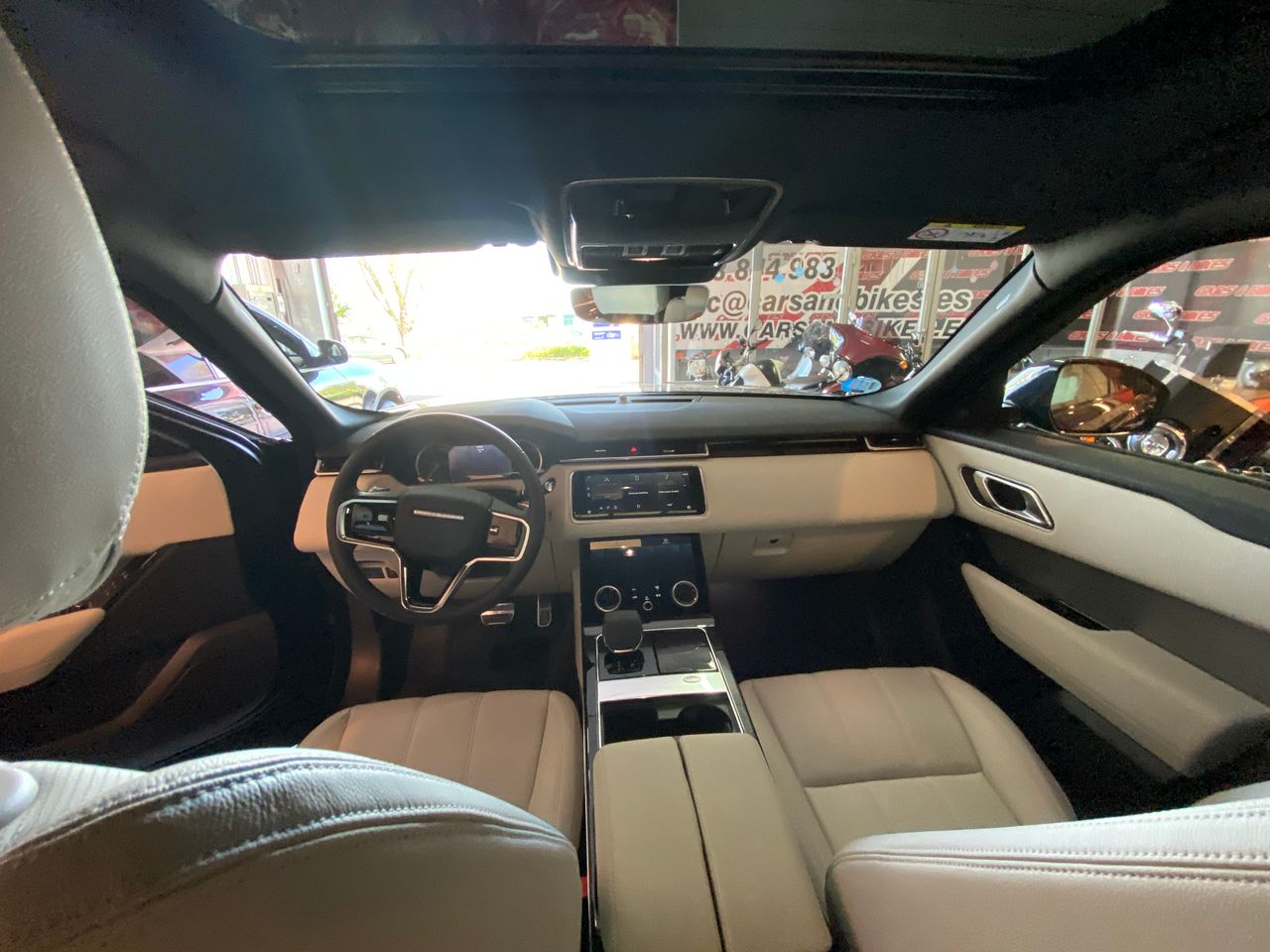 Foto Land-Rover Range Rover Velar 16