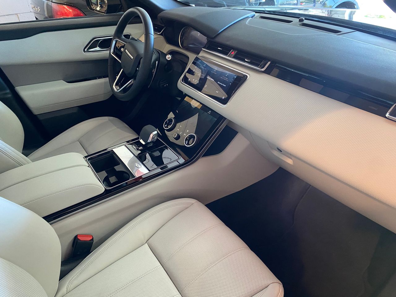 Foto Land-Rover Range Rover Velar 26