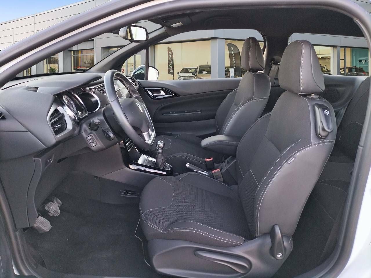 Foto DS Automobiles DS 3 9