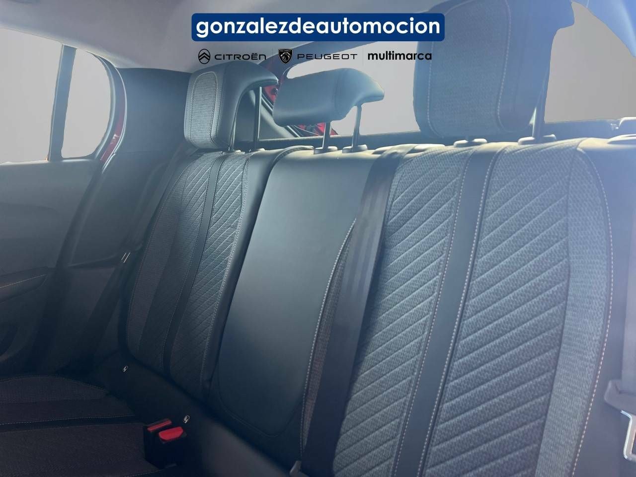 Foto Peugeot 208 10
