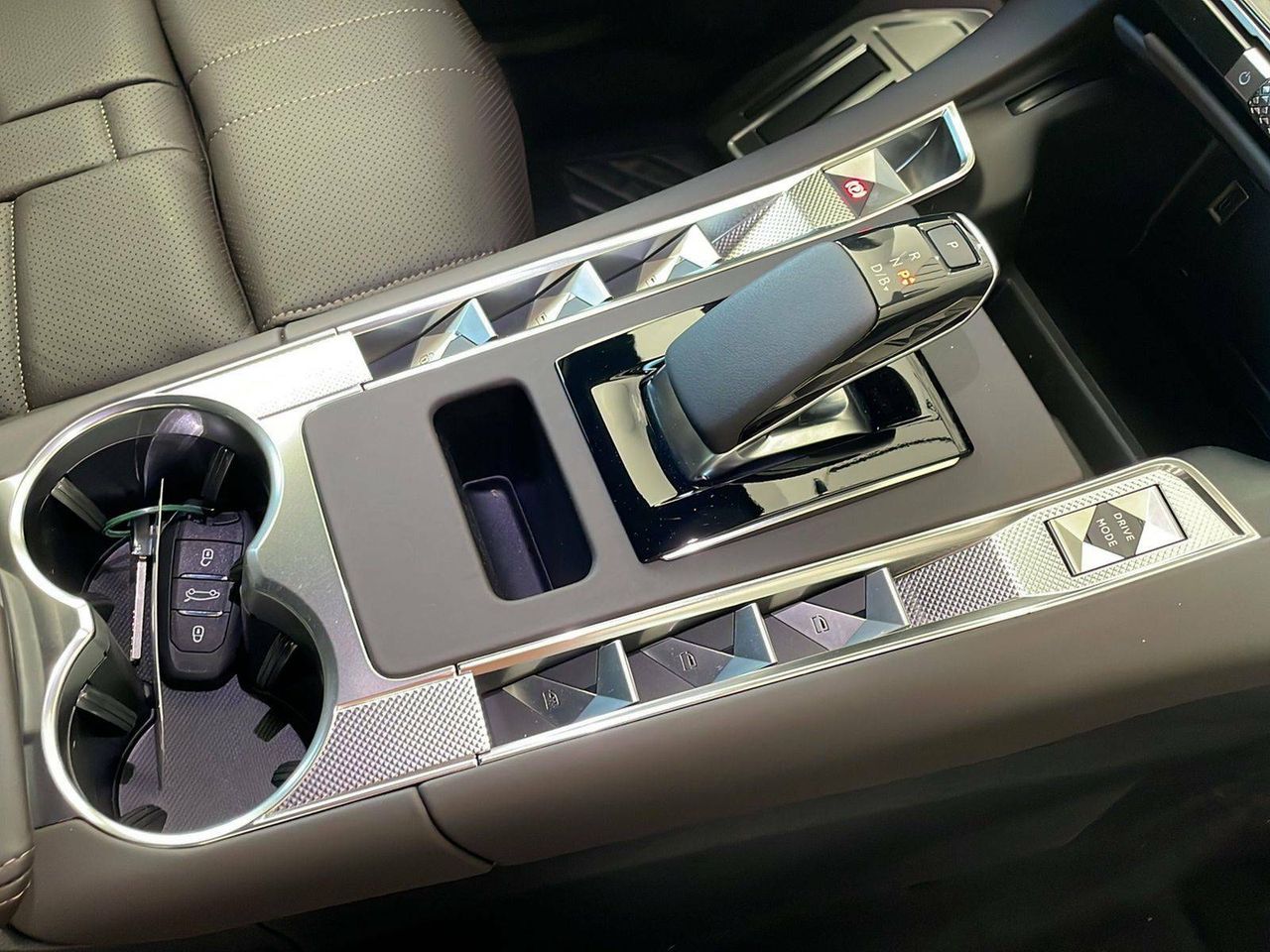 Foto DS Automobiles DS 7 18