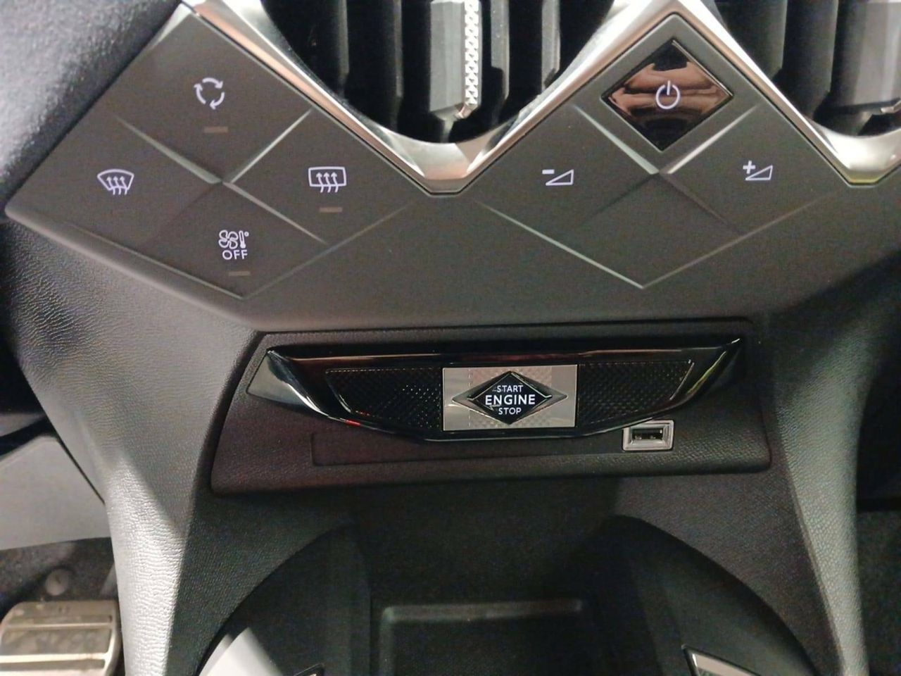 Foto DS Automobiles DS 3 25