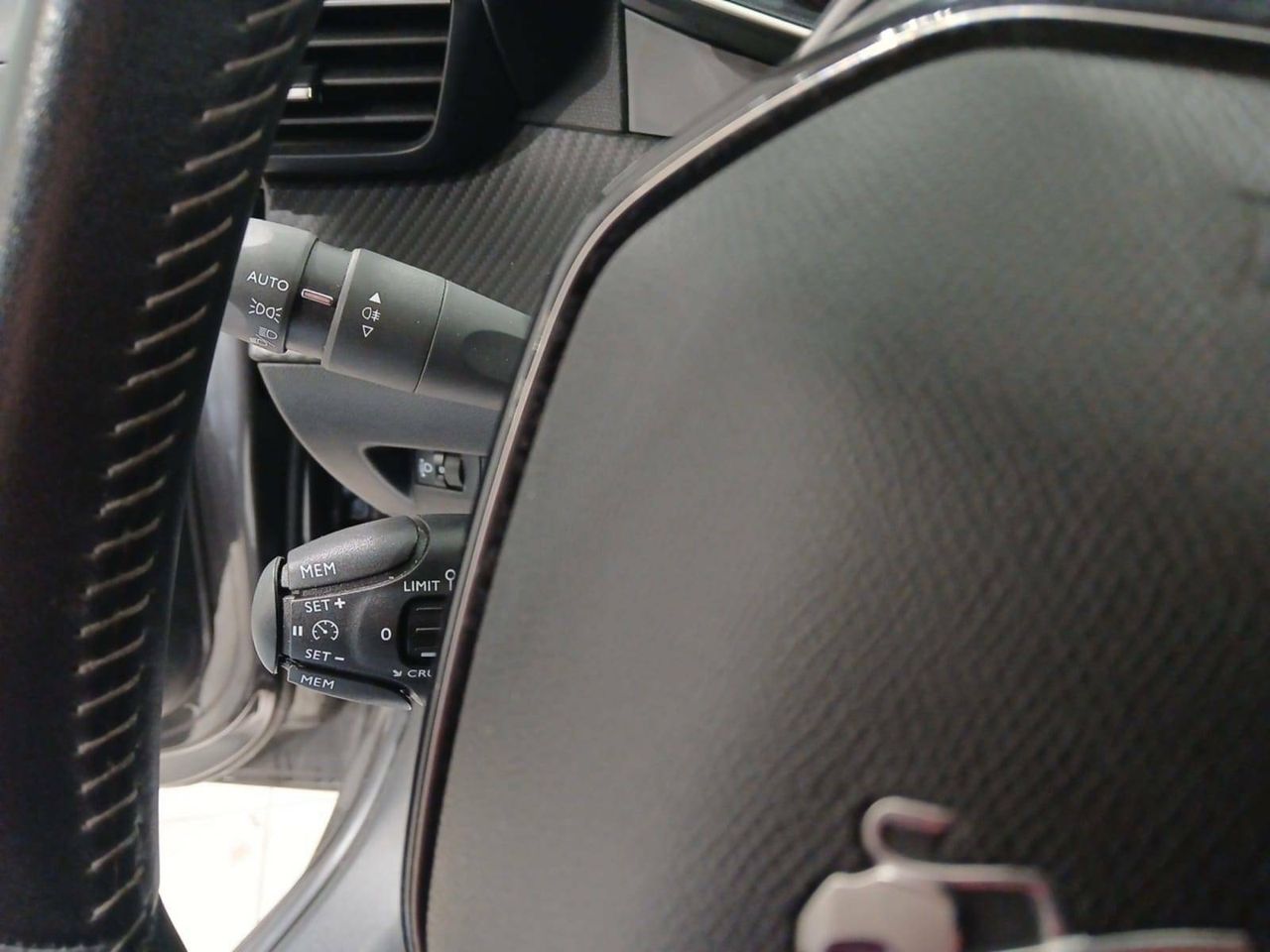 Foto Peugeot 208 13