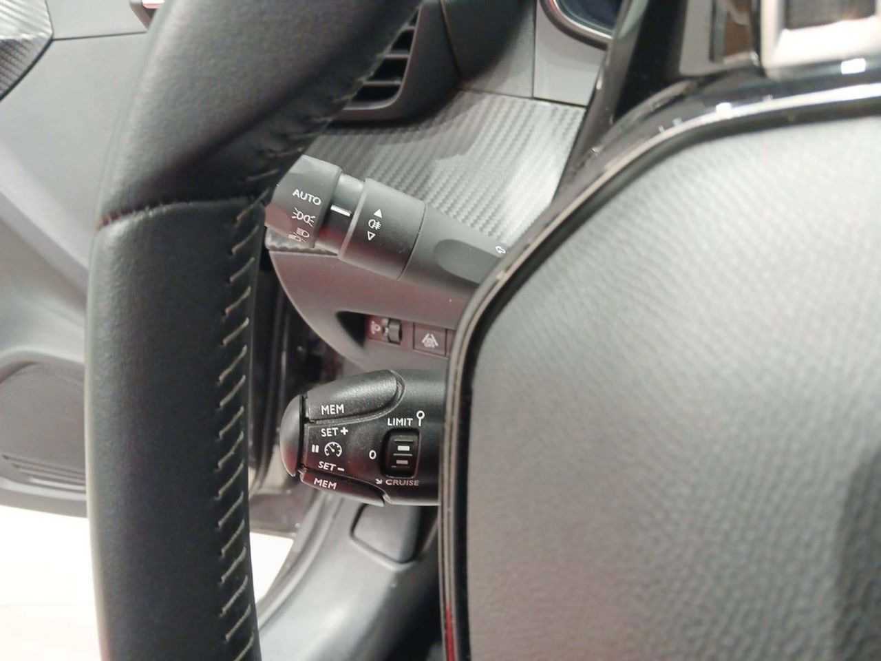 Foto Peugeot 208 21