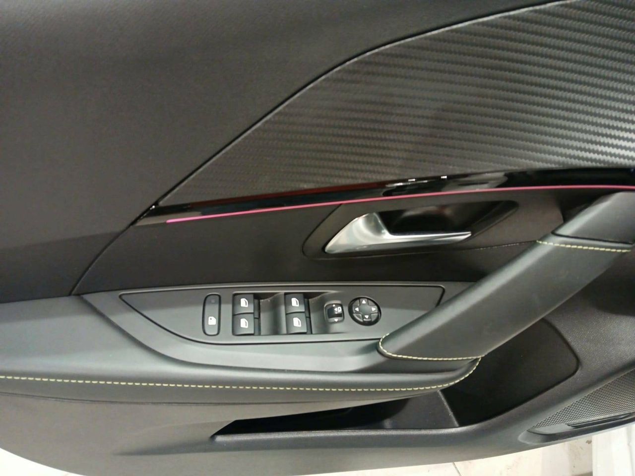 Foto Peugeot 208 26