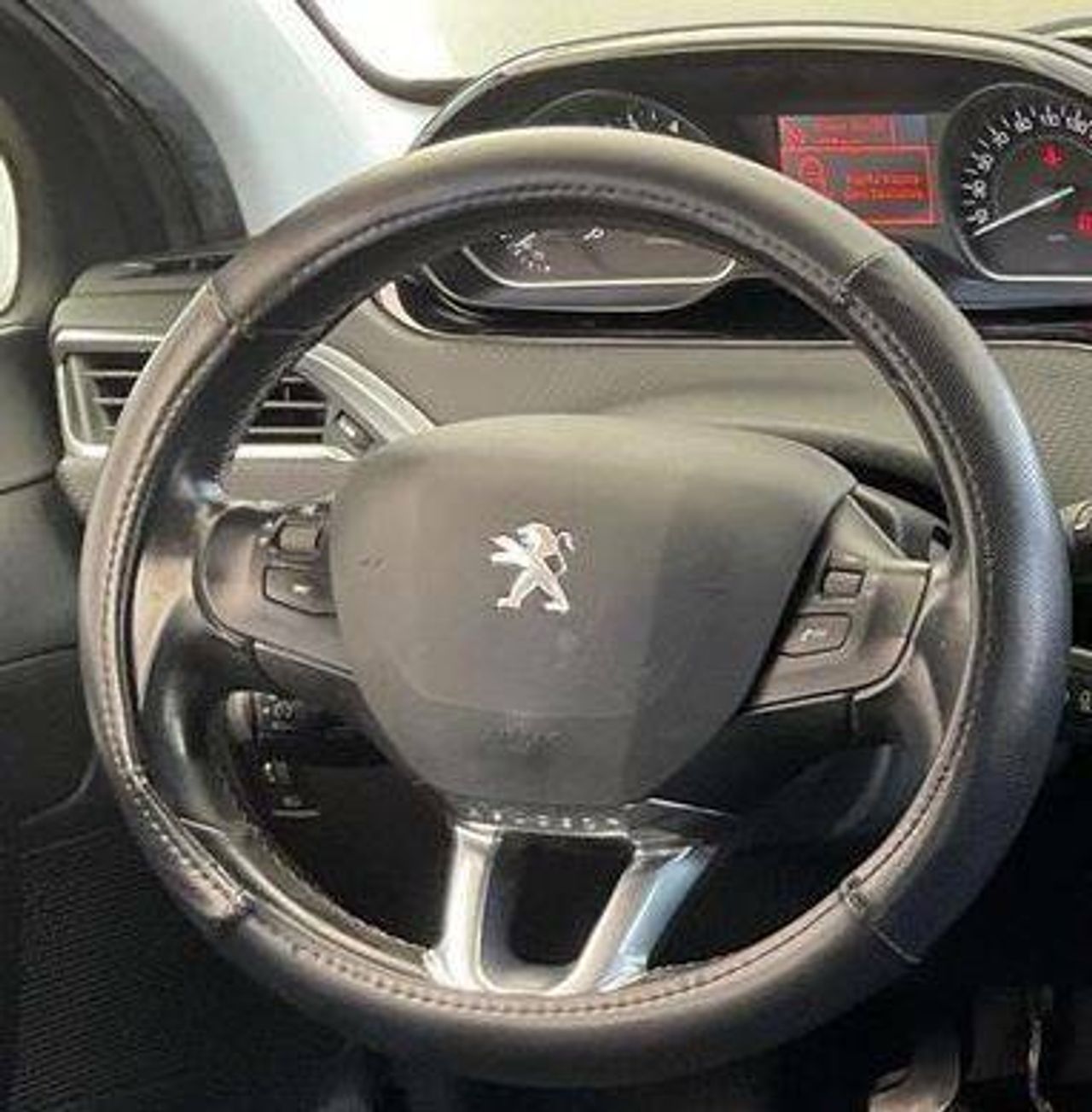 Foto Peugeot 208 10