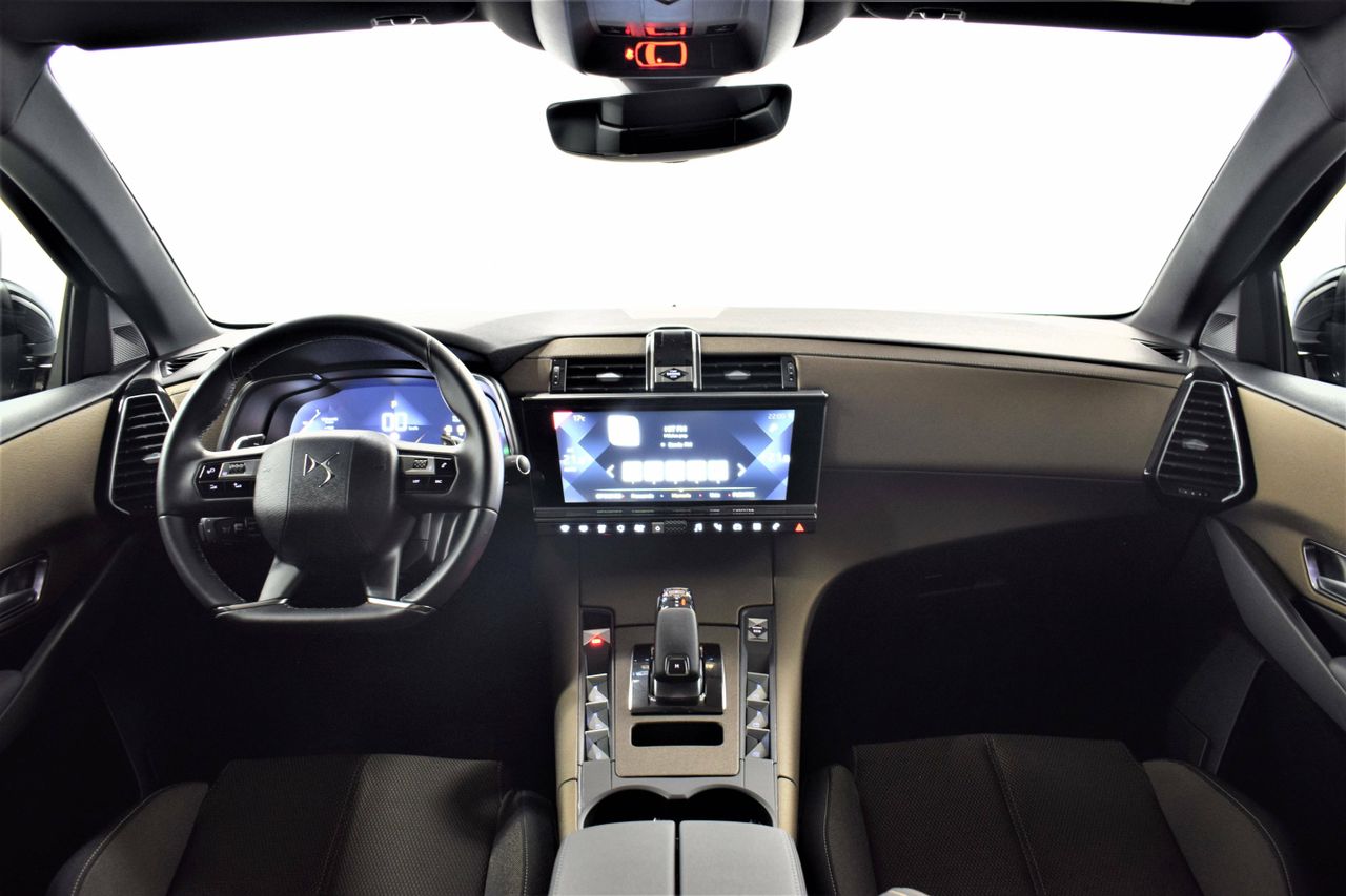 Foto DS Automobiles DS 7 8