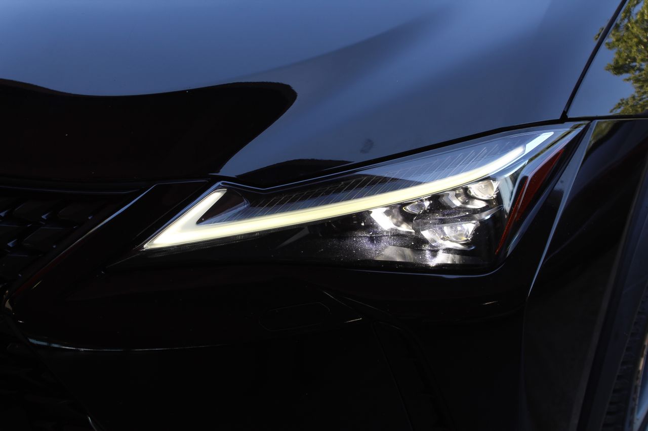Foto Lexus UX 30