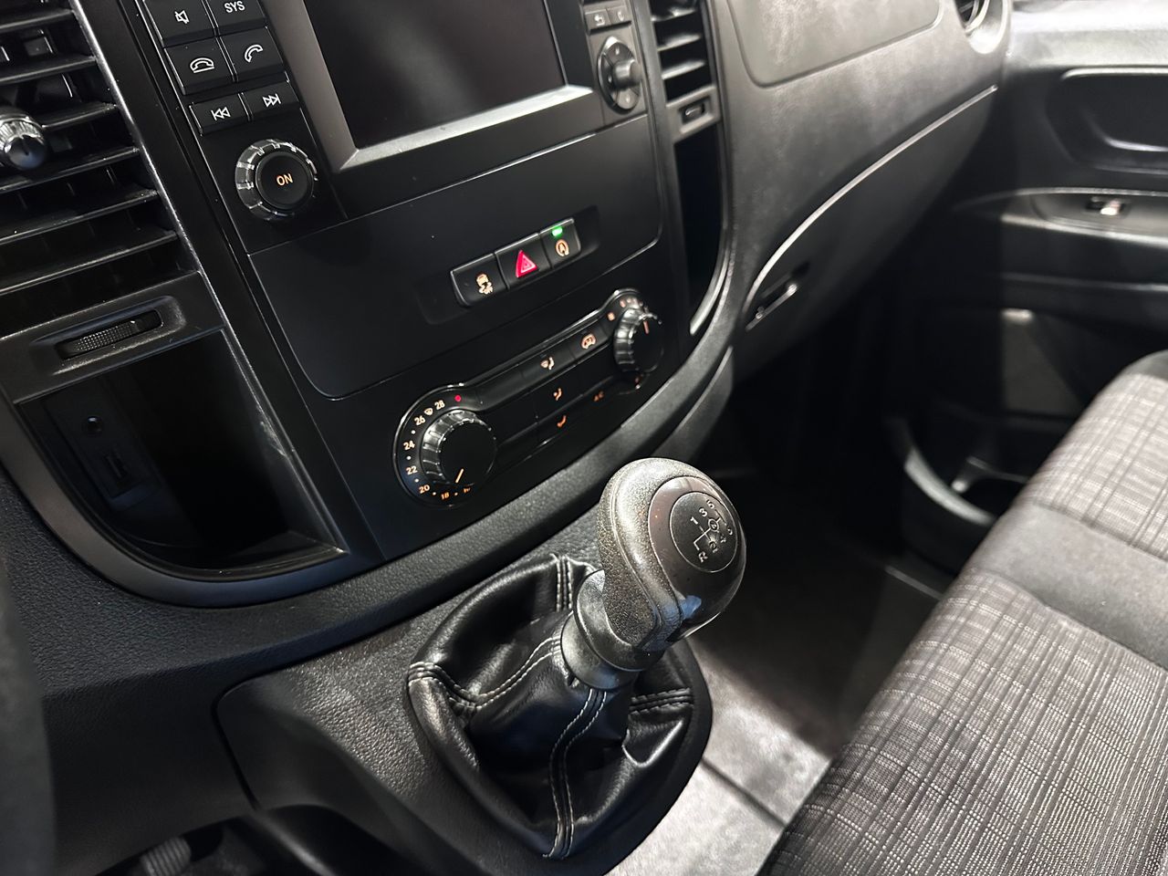 Foto Mercedes-Benz Vito 14