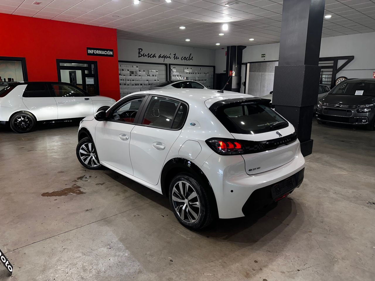 Foto Peugeot e-208 5