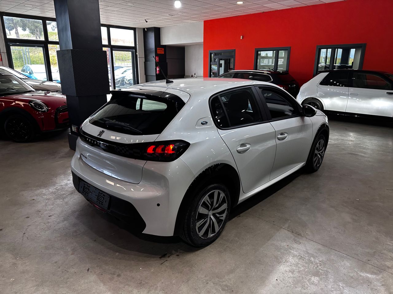 Foto Peugeot e-208 6