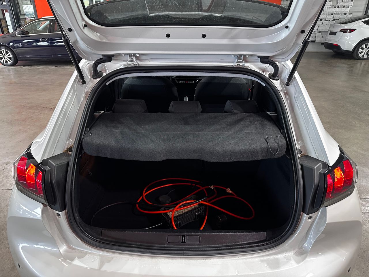 Foto Peugeot e-208 8