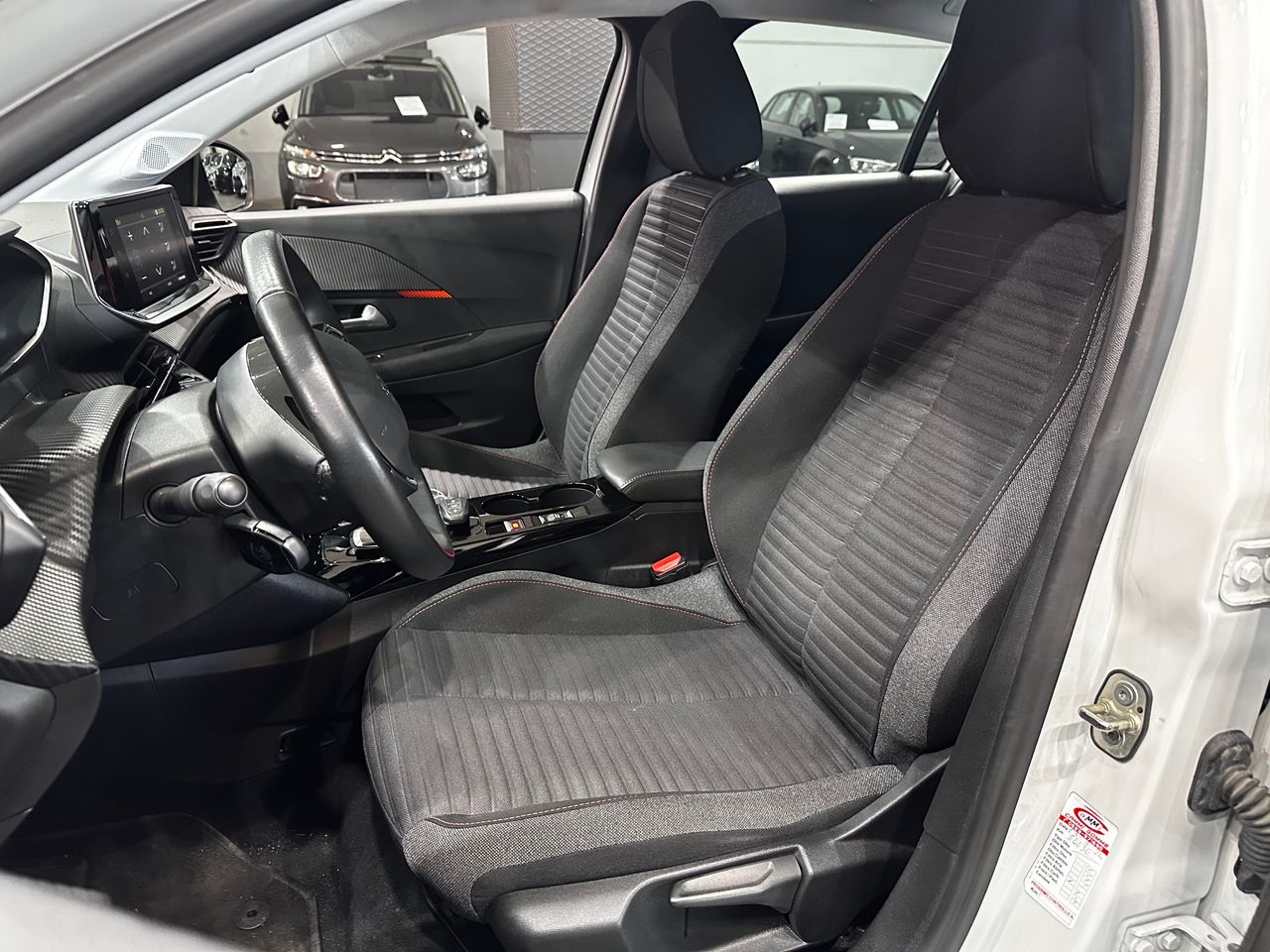 Foto Peugeot e-208 9