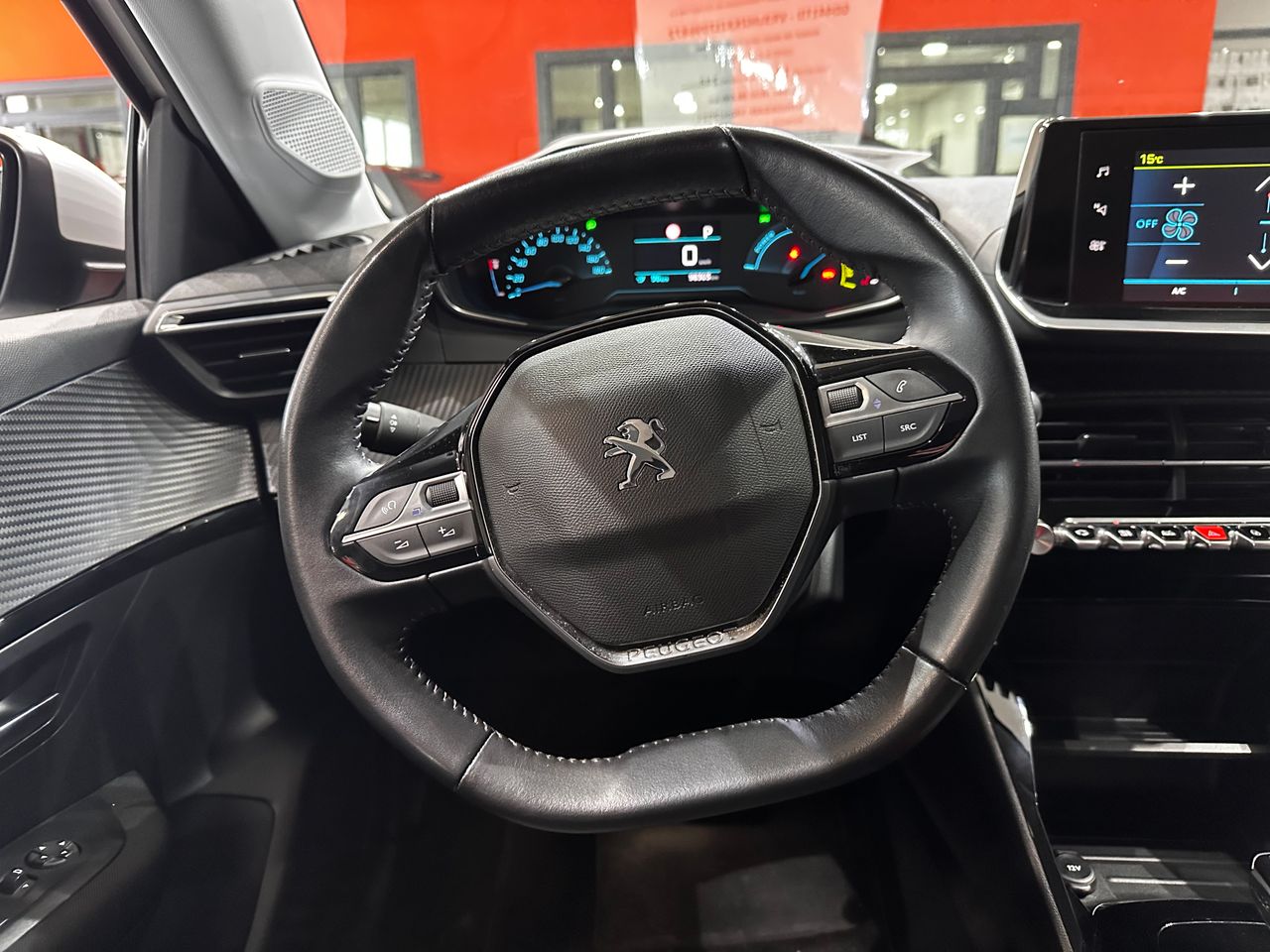 Foto Peugeot e-208 12