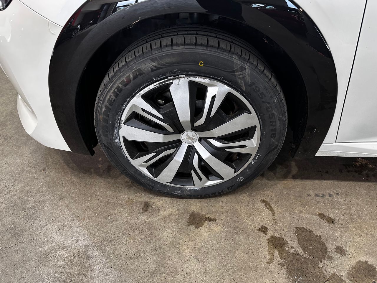 Foto Peugeot e-208 19