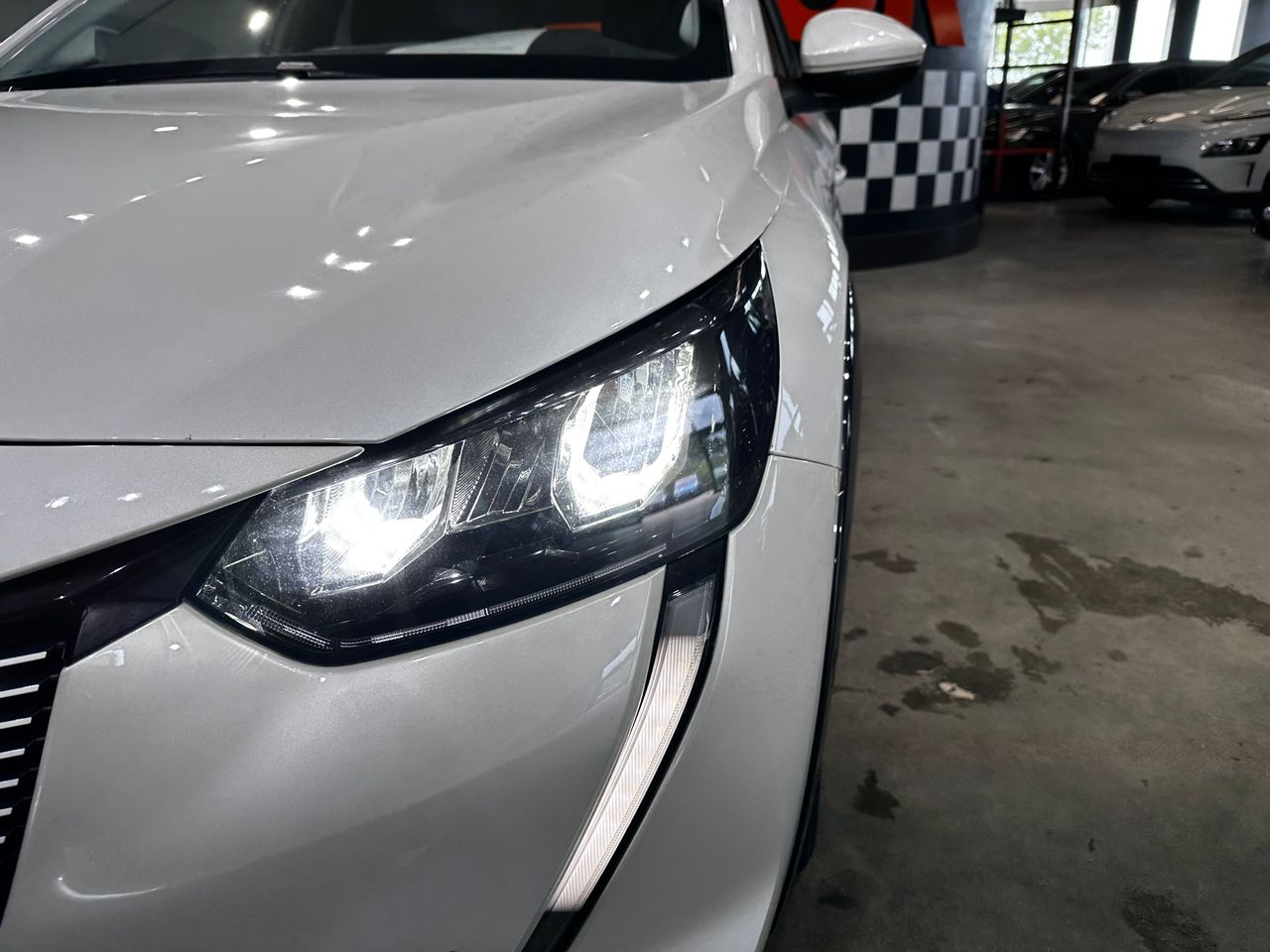 Foto Peugeot e-208 20