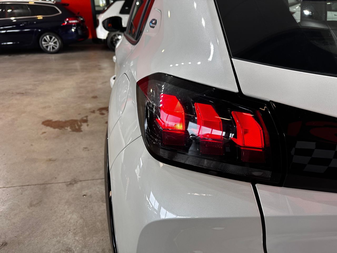 Foto Peugeot e-208 21