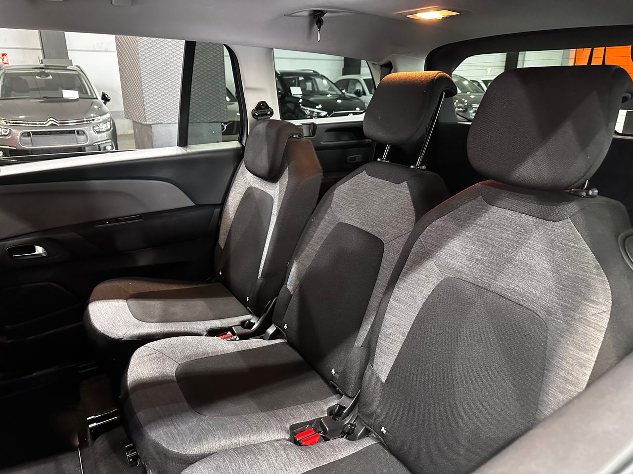 Foto Citroën Grand C4 SpaceTourer 11