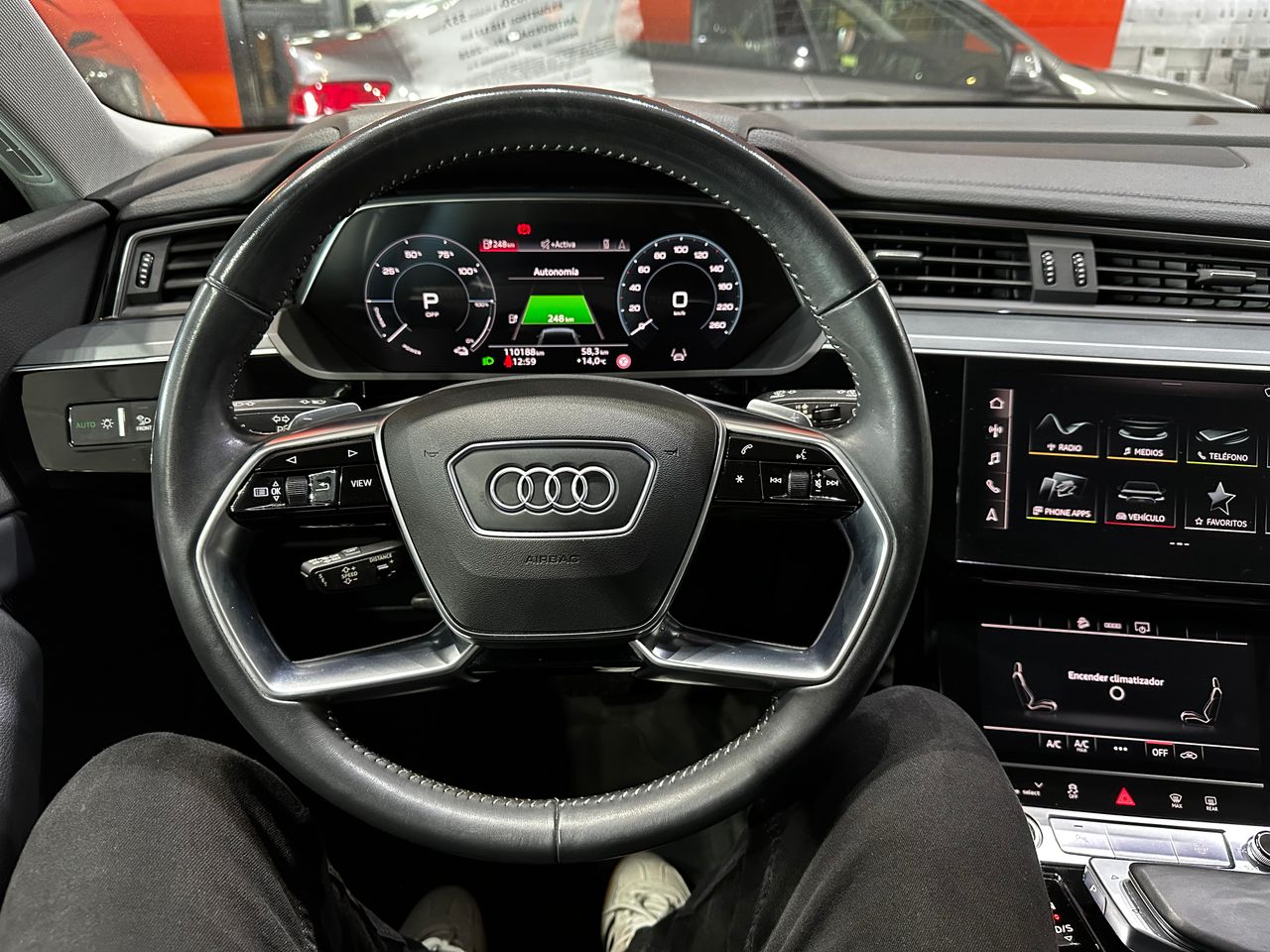 Foto Audi E-tron 16