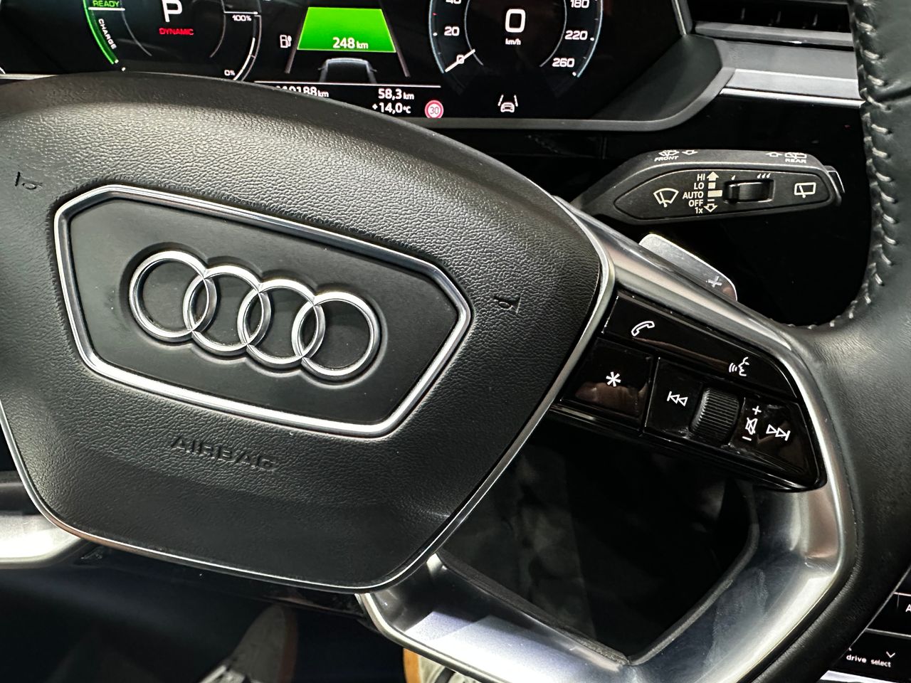 Foto Audi E-tron 18