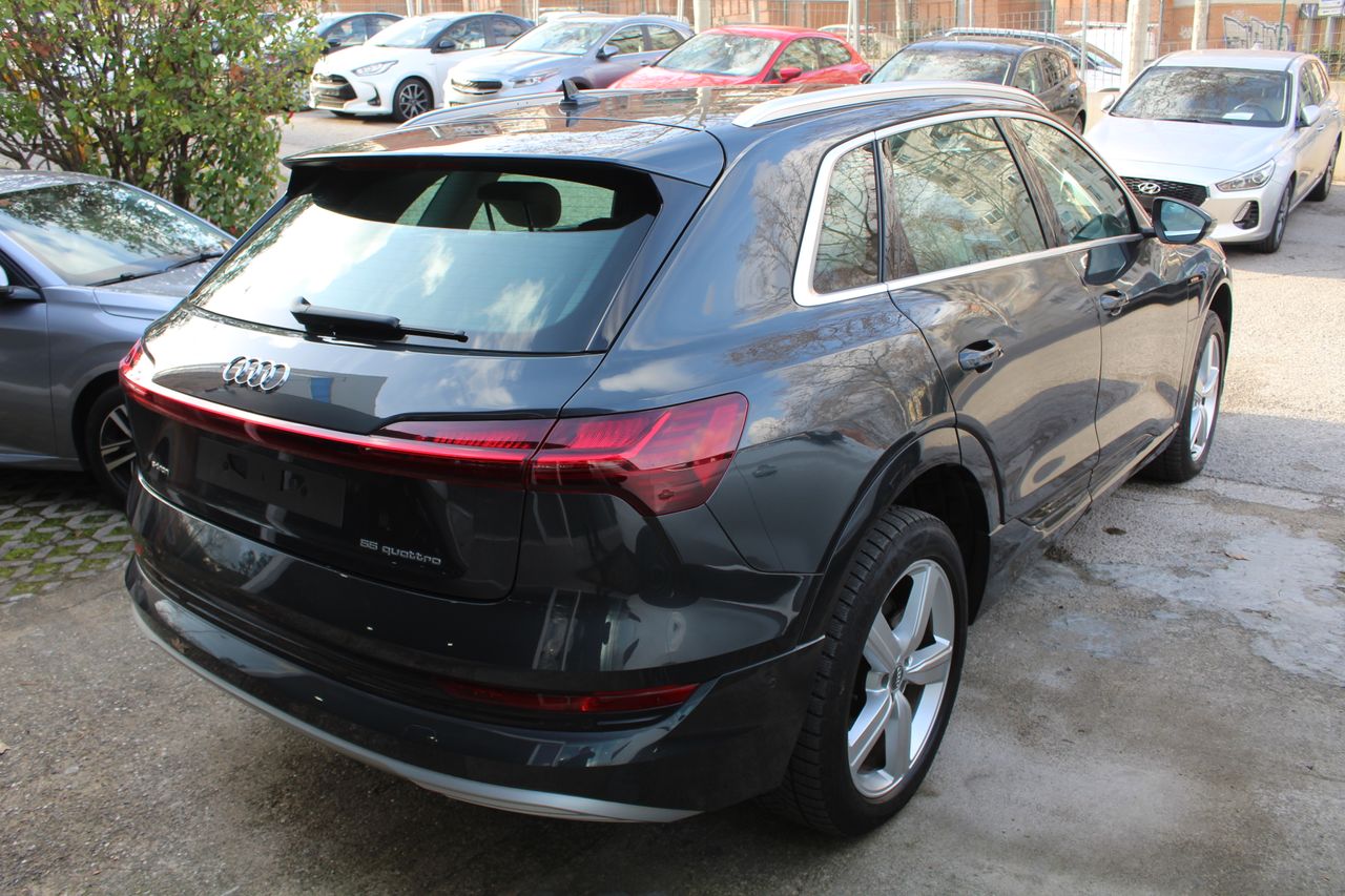 Foto Audi E-tron 7