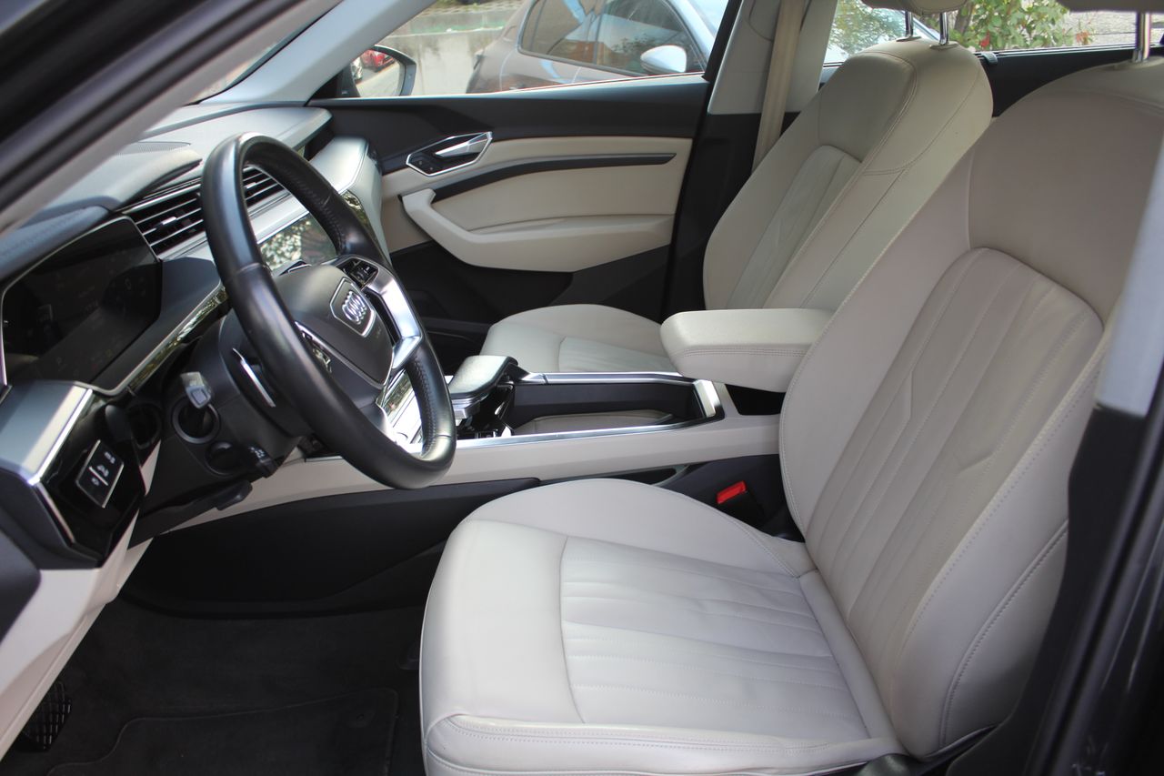 Foto Audi E-tron 8