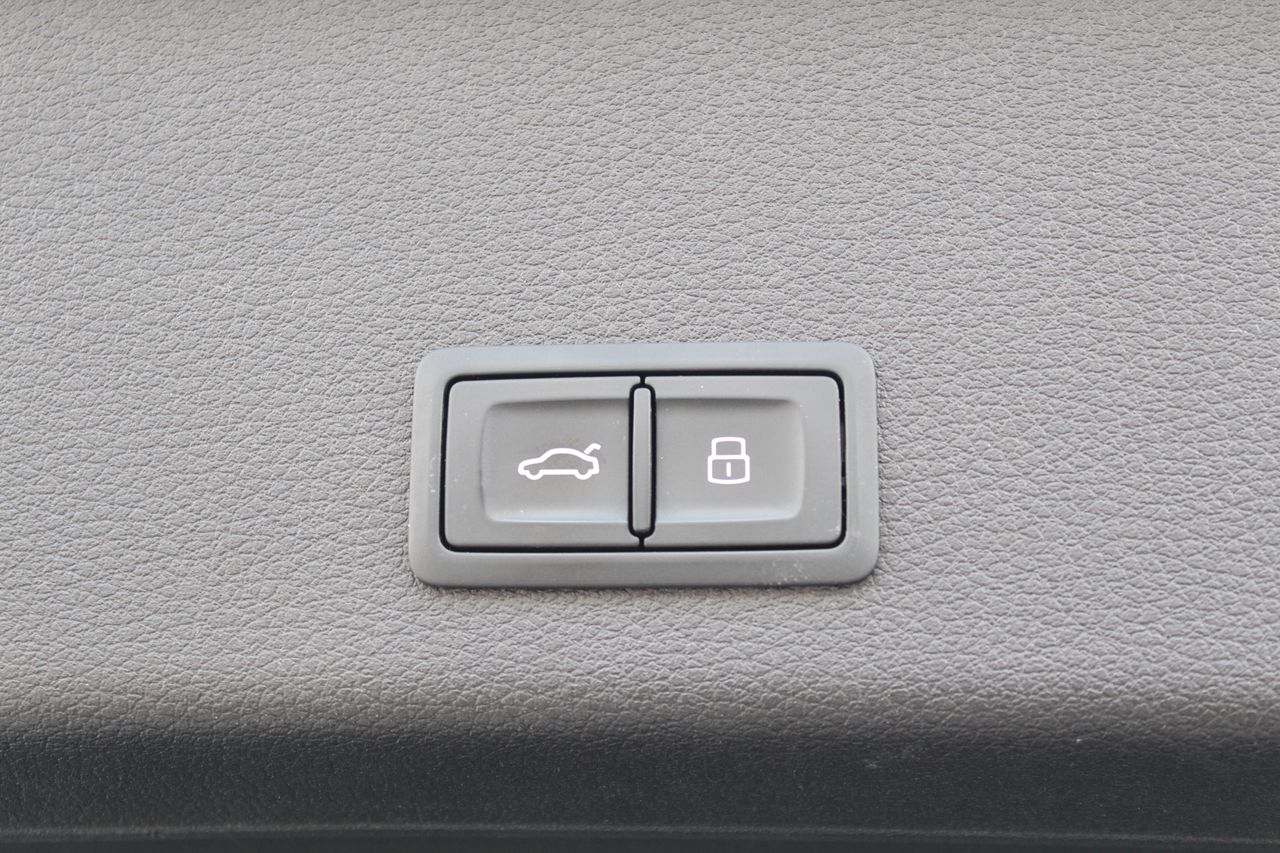 Foto Audi E-tron 25