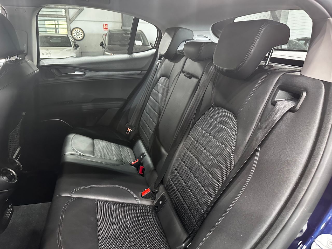 Foto Alfa Romeo Stelvio 10