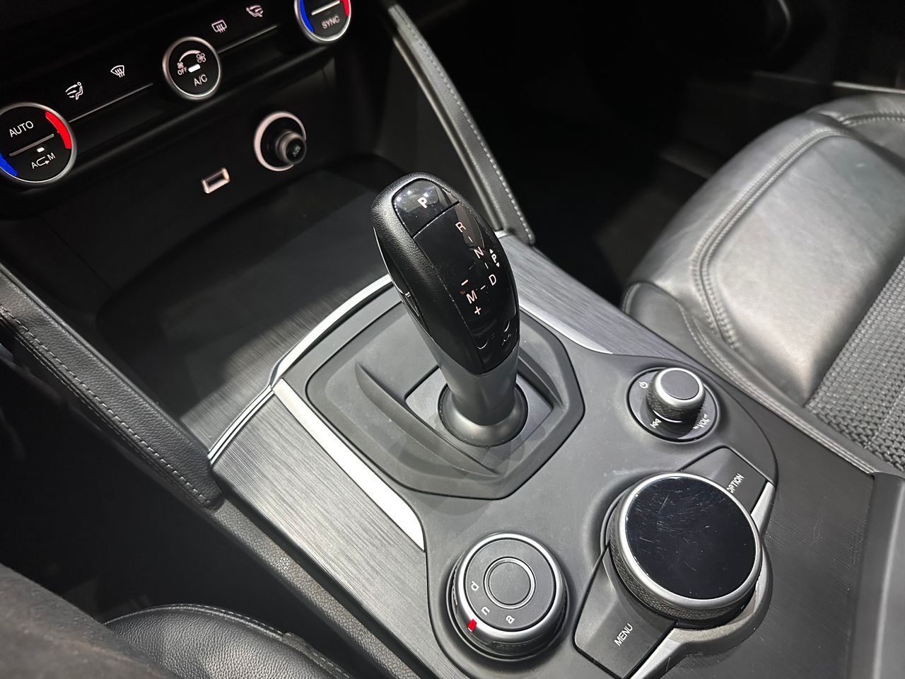 Foto Alfa Romeo Stelvio 14