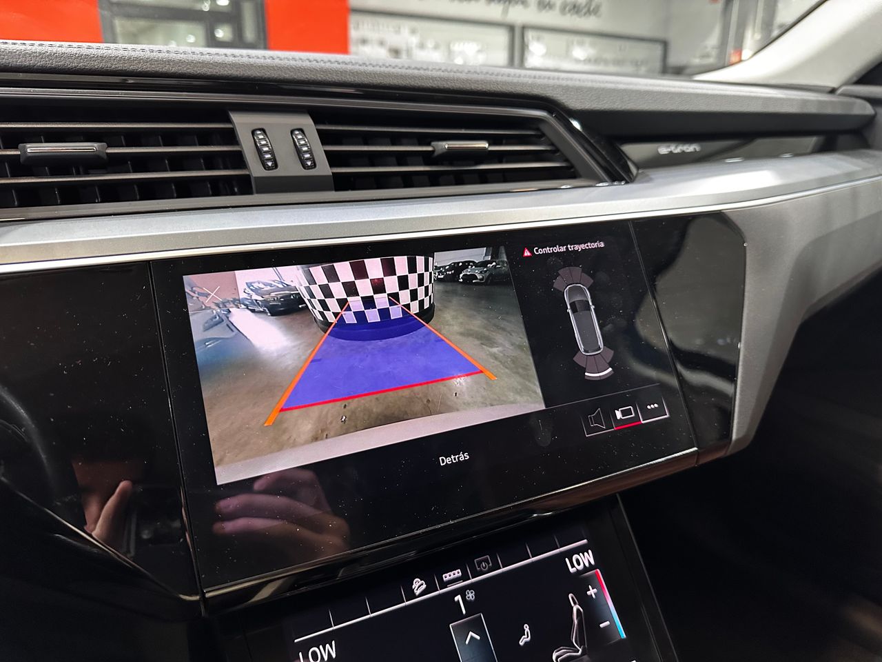 Foto Audi E-tron 17