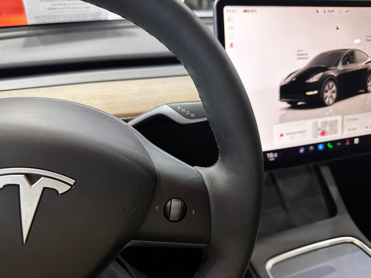 Foto Tesla Model Y 16
