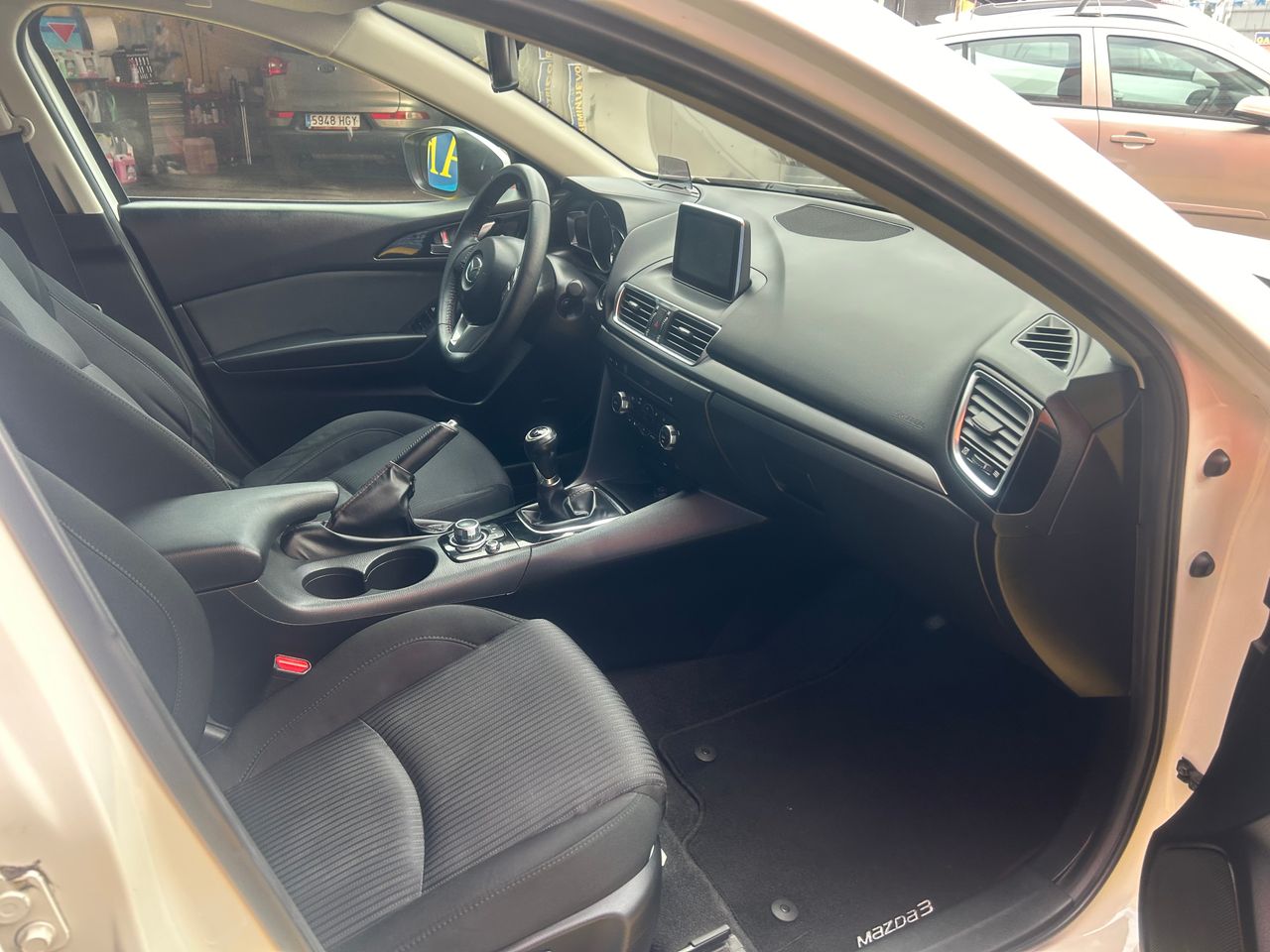 Foto Mazda Mazda3 23