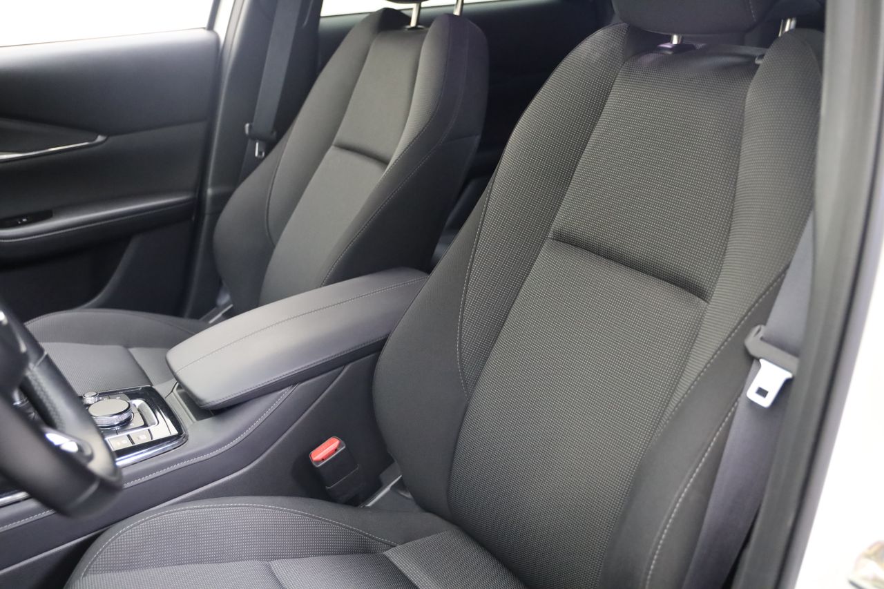 Foto Mazda CX-30 16