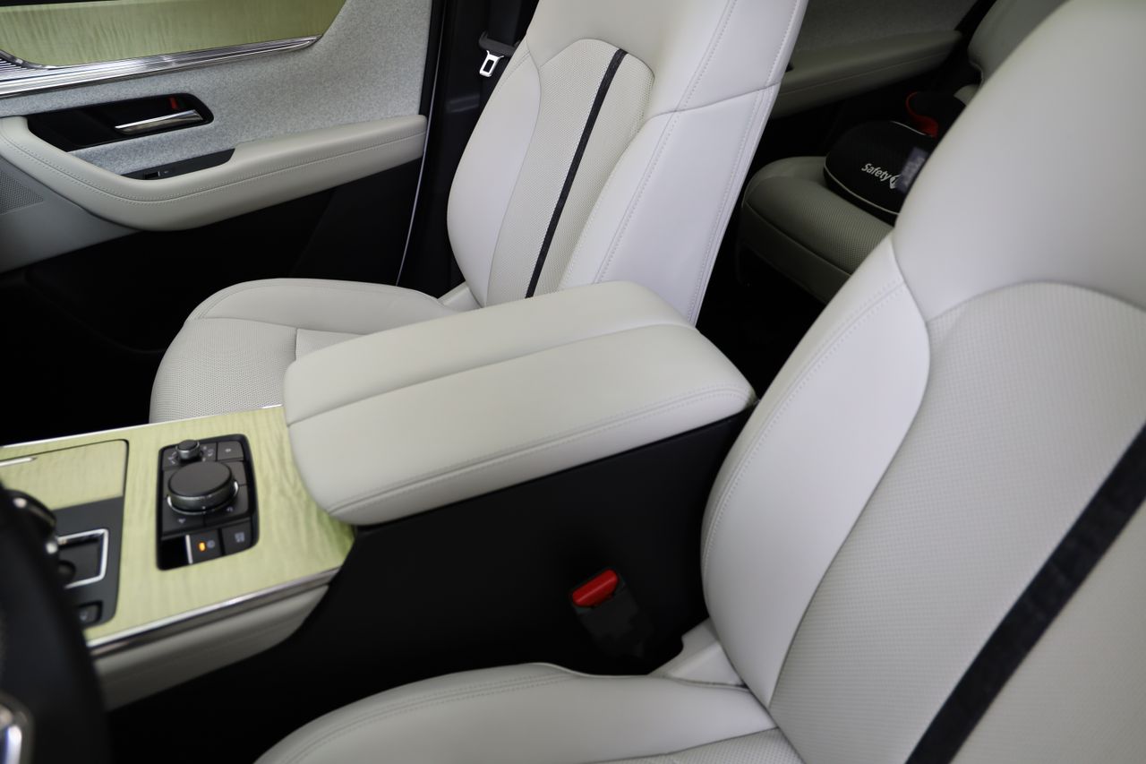 Foto Mazda CX-80 12