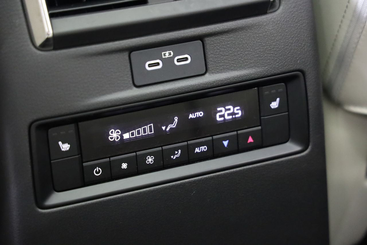 Foto Mazda CX-80 25