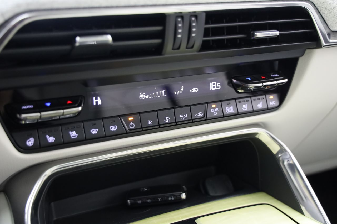 Foto Mazda CX-80 27