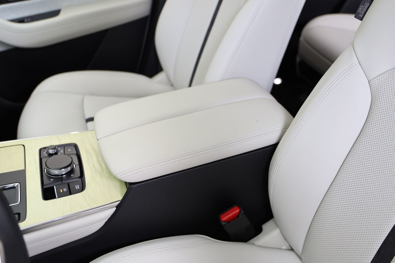 Foto Mazda CX-80 12