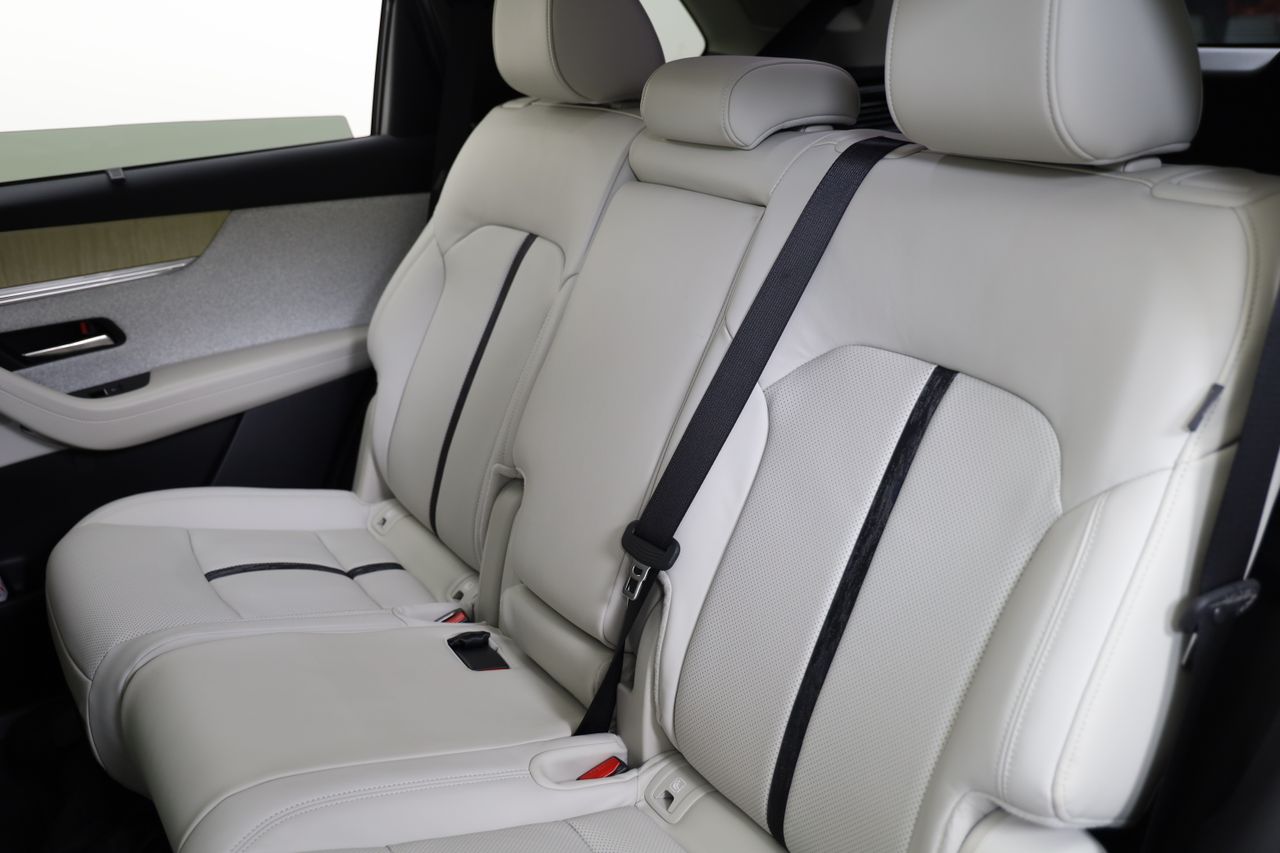 Foto Mazda CX-80 13