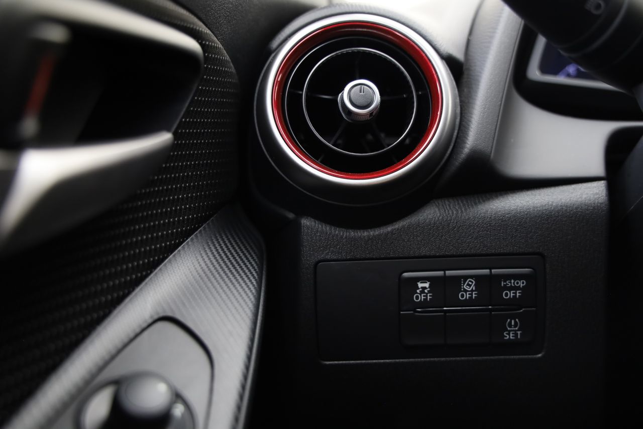 Foto Mazda Mazda2 13