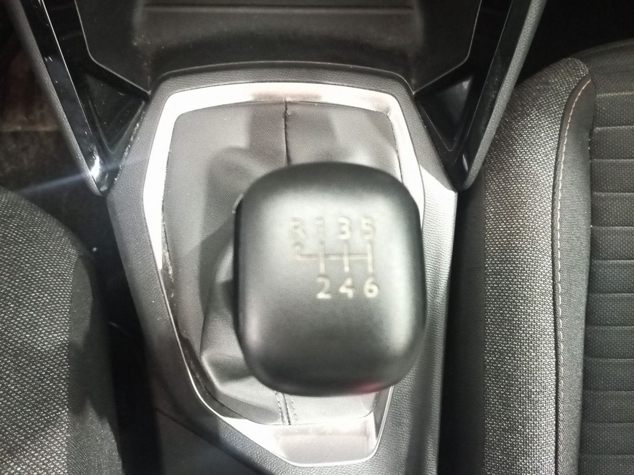 Foto Peugeot 208 12