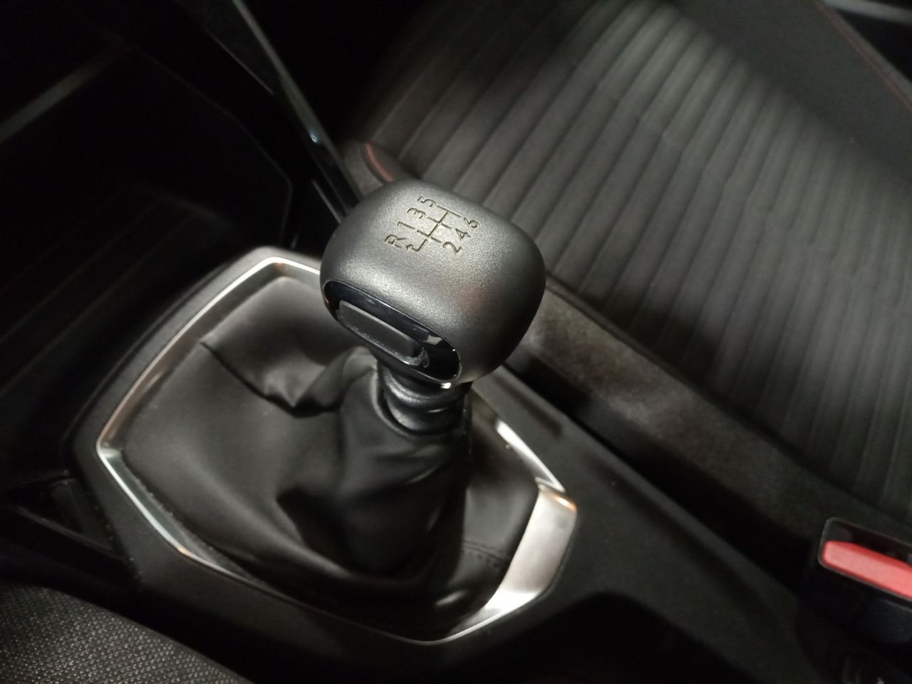 Foto Peugeot 208 12