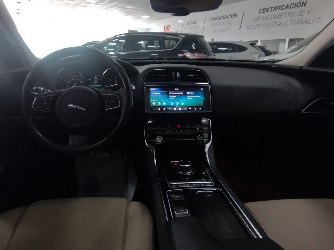 Foto Jaguar XE 6