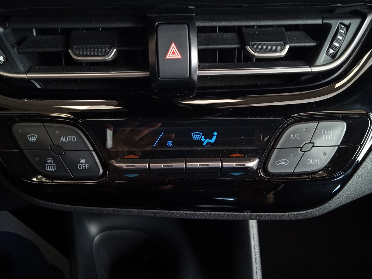 Foto Toyota C-HR 18