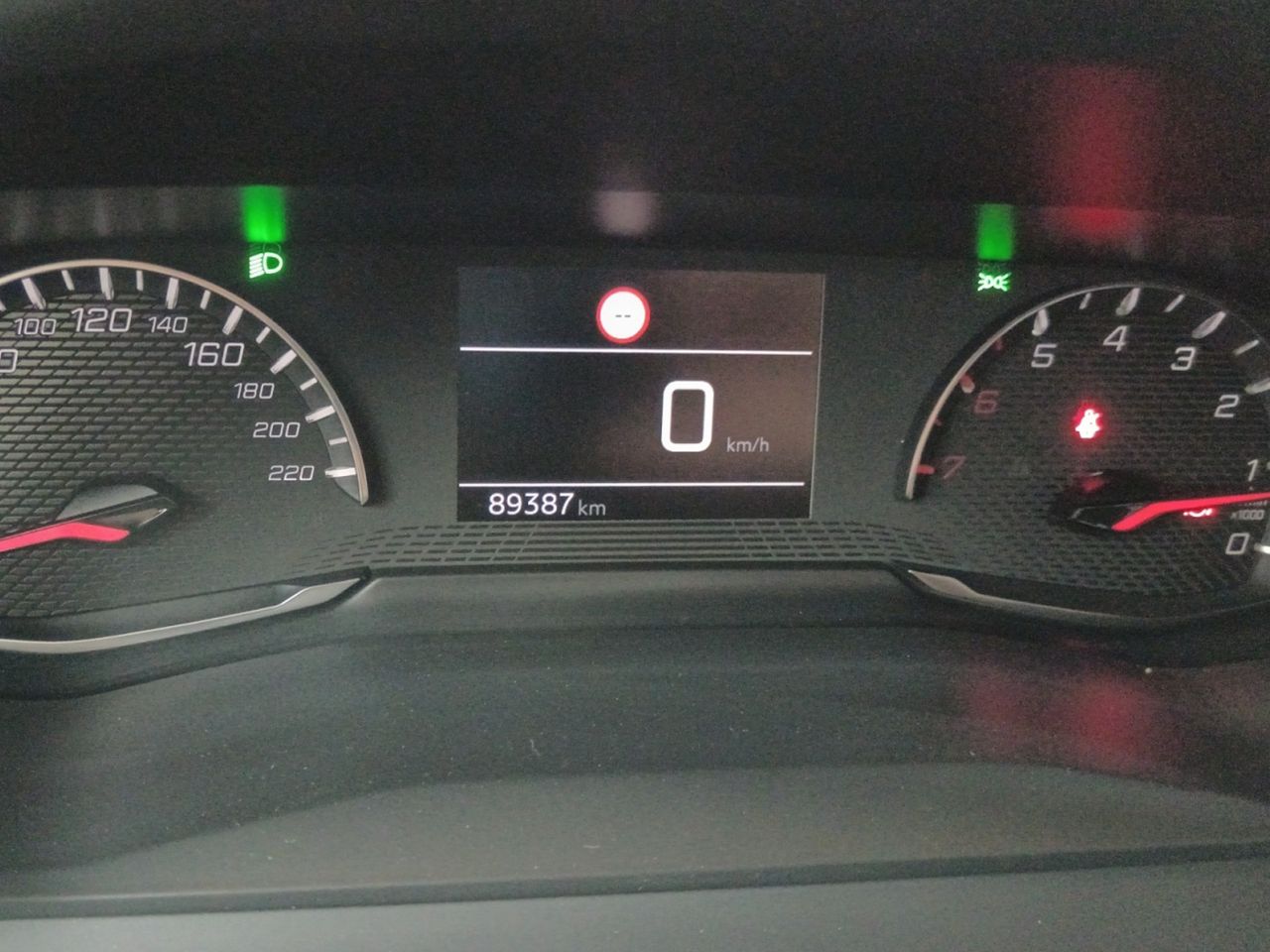 Foto Peugeot 208 11